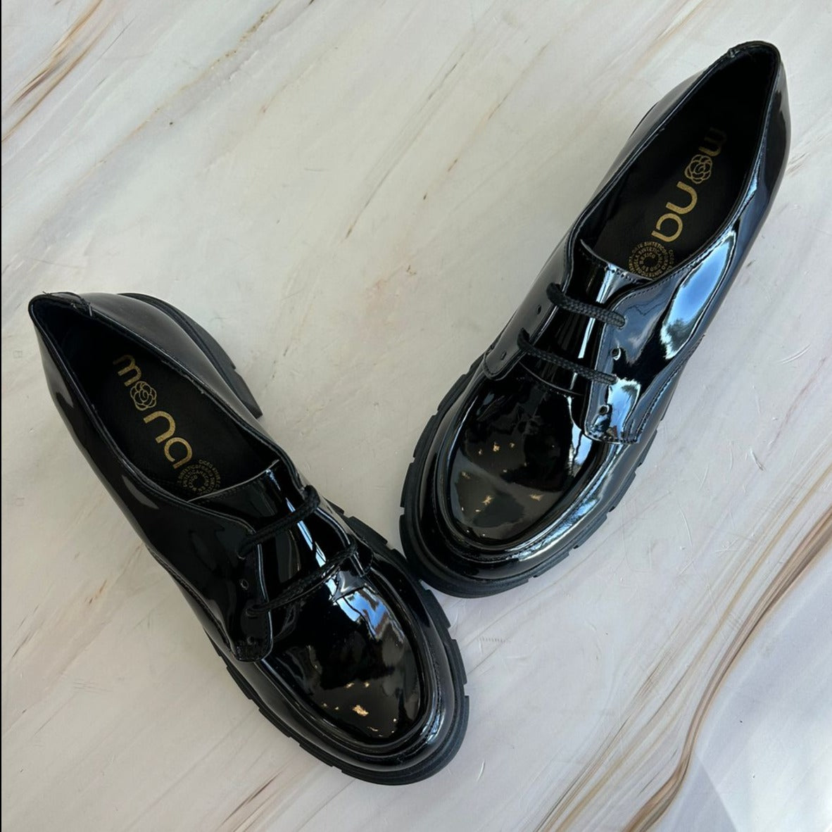 Mocasin Negro de Charol con cordón 1700