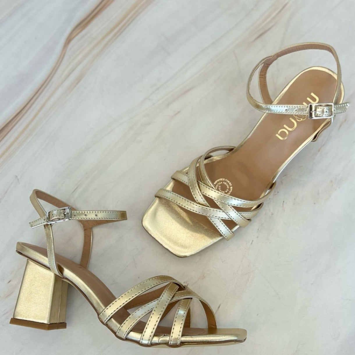 Zapatilla de Diseño Liso 2748