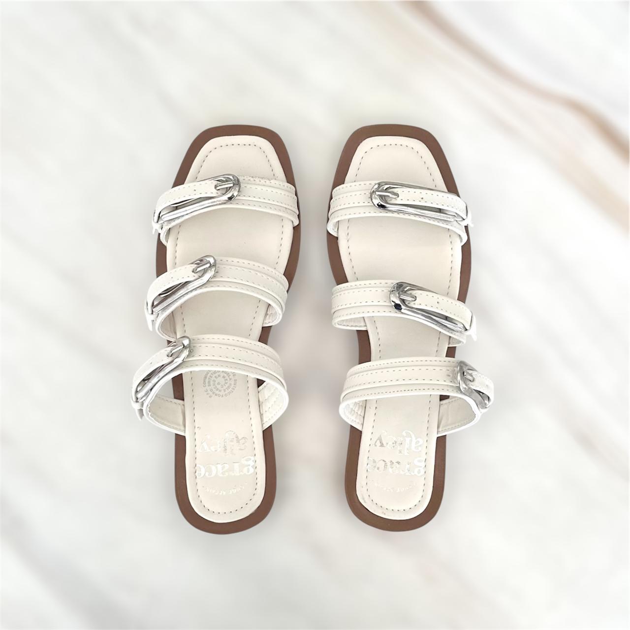 Sandalia de tres hebillas 3441