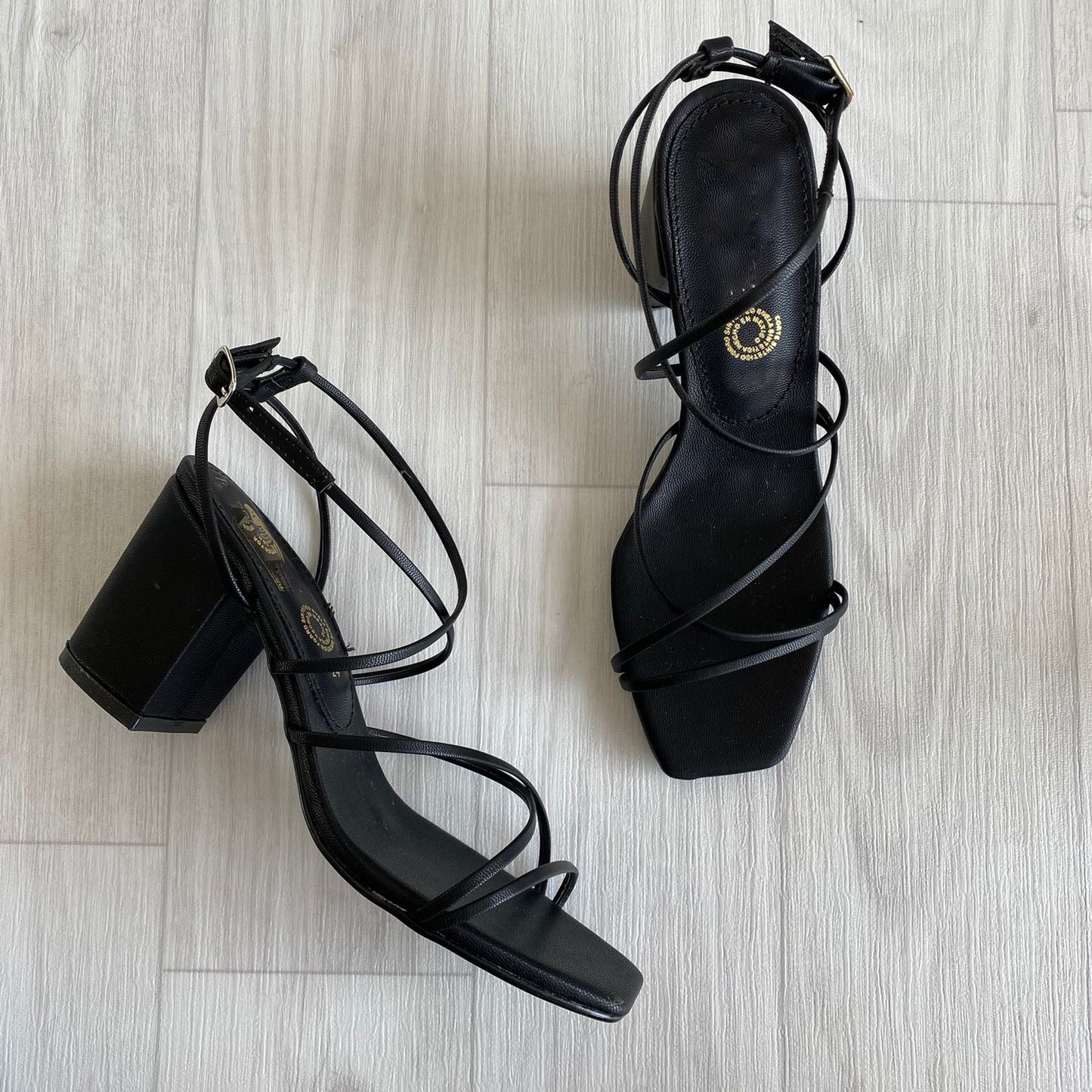 Zapatilla de Tiras y Tacón Bajo 001