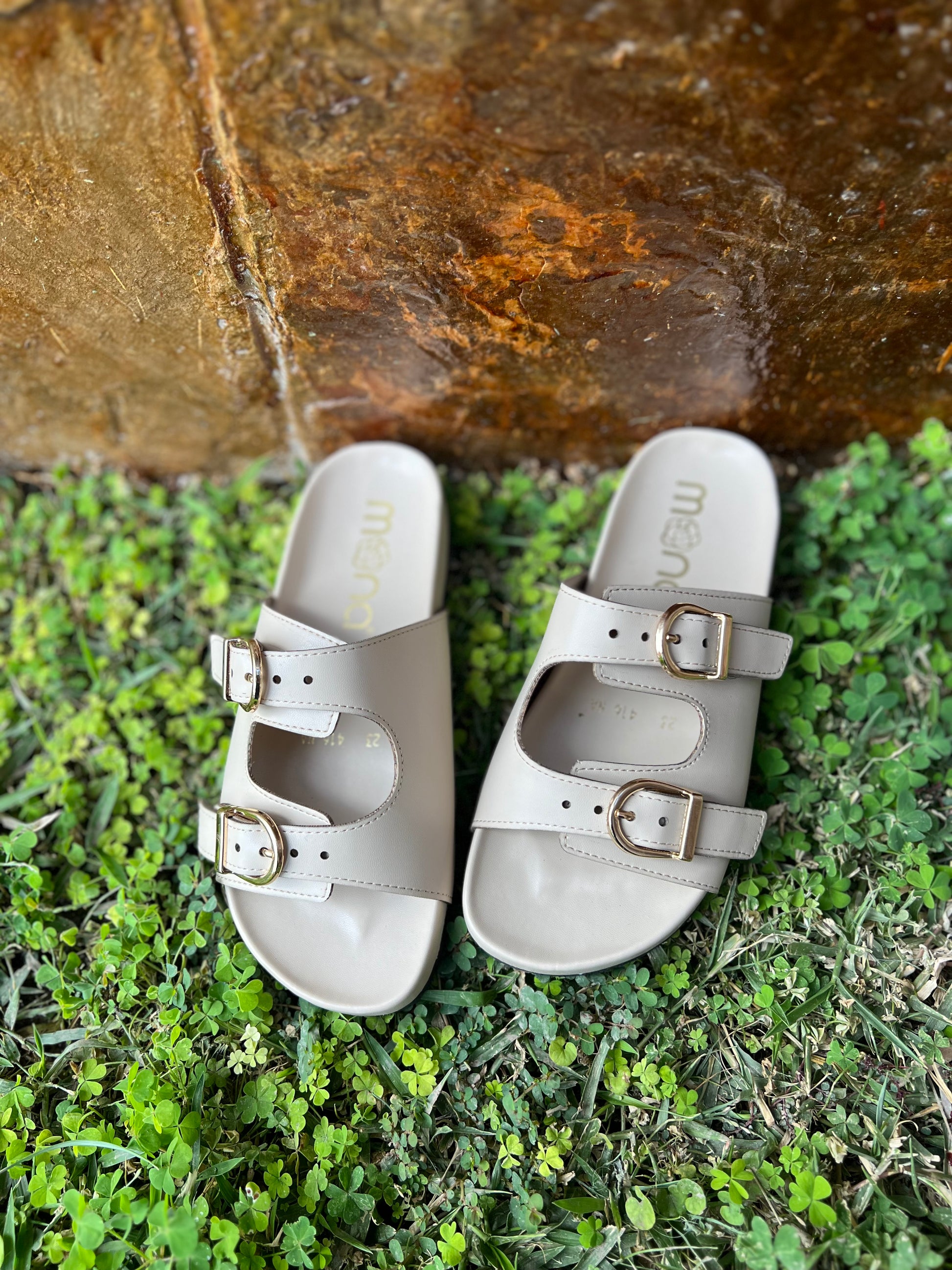 Sandalia de hebillas 416