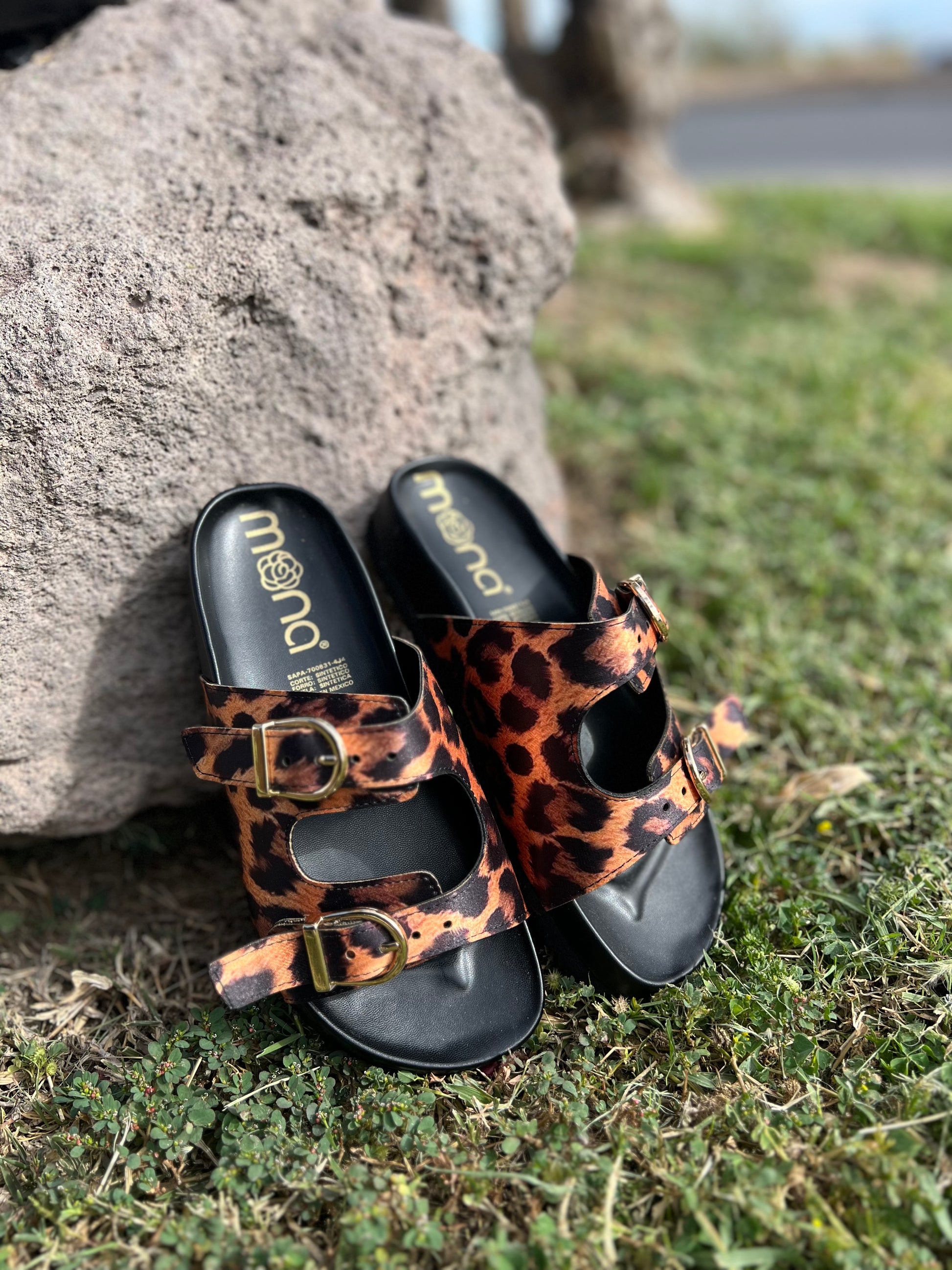 Sandalia de hebillas 416