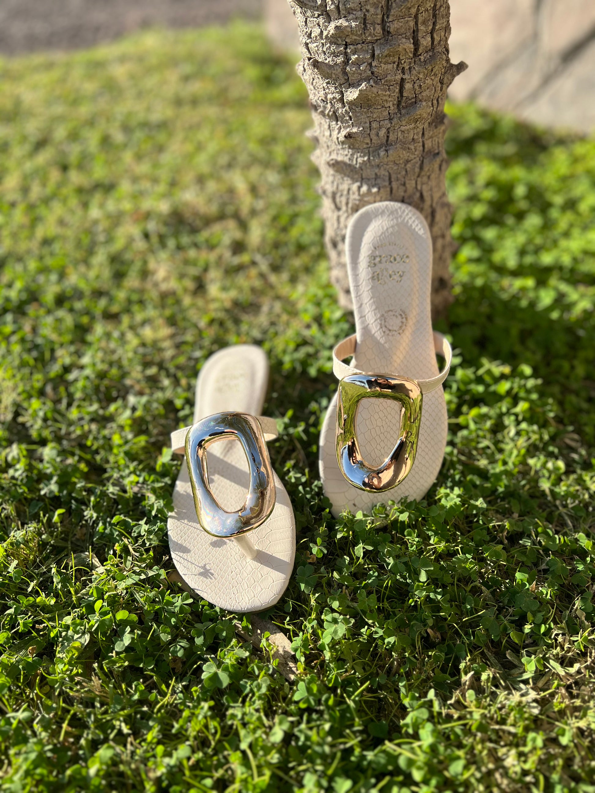 Sandalia con dorado 119