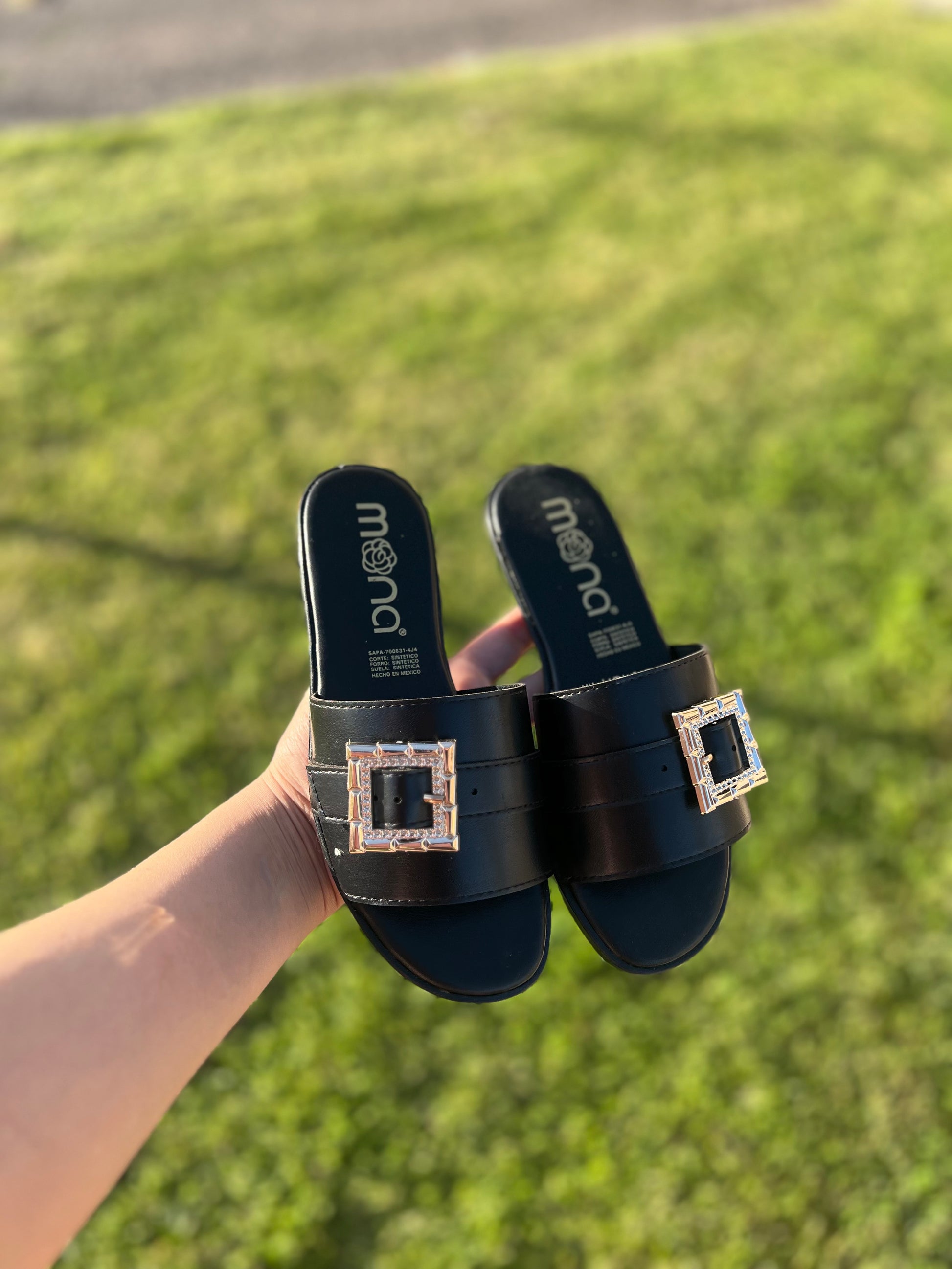 Sandalia con hebilla 9011