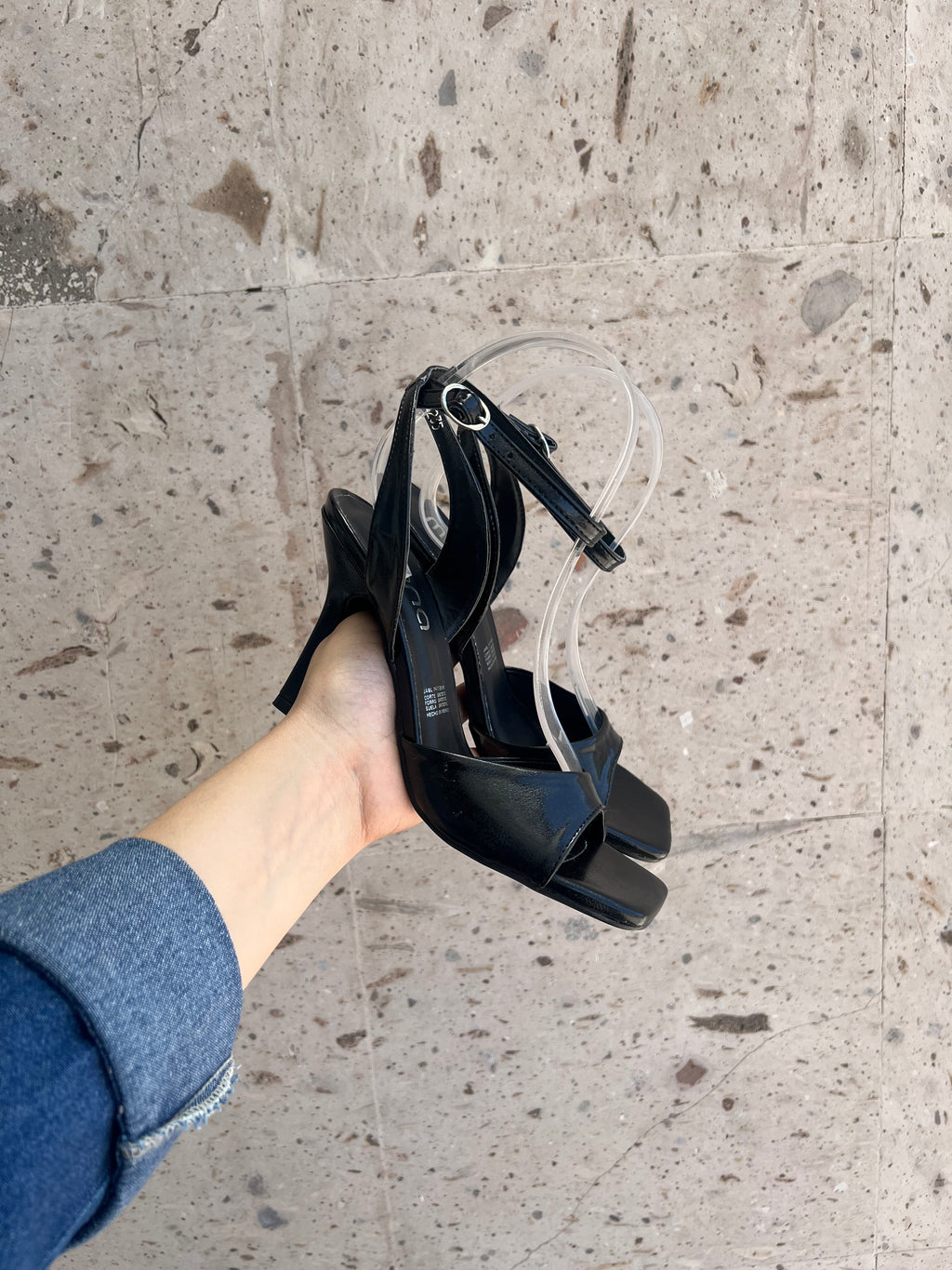 Zapatilla con pulsera 252073