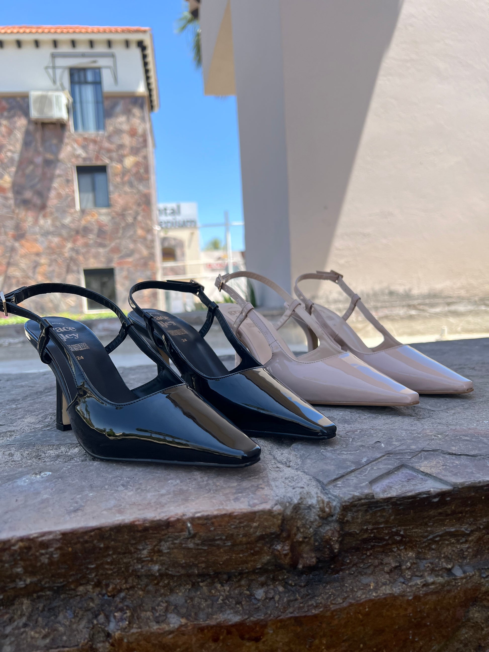 Zapatilla de charol 132