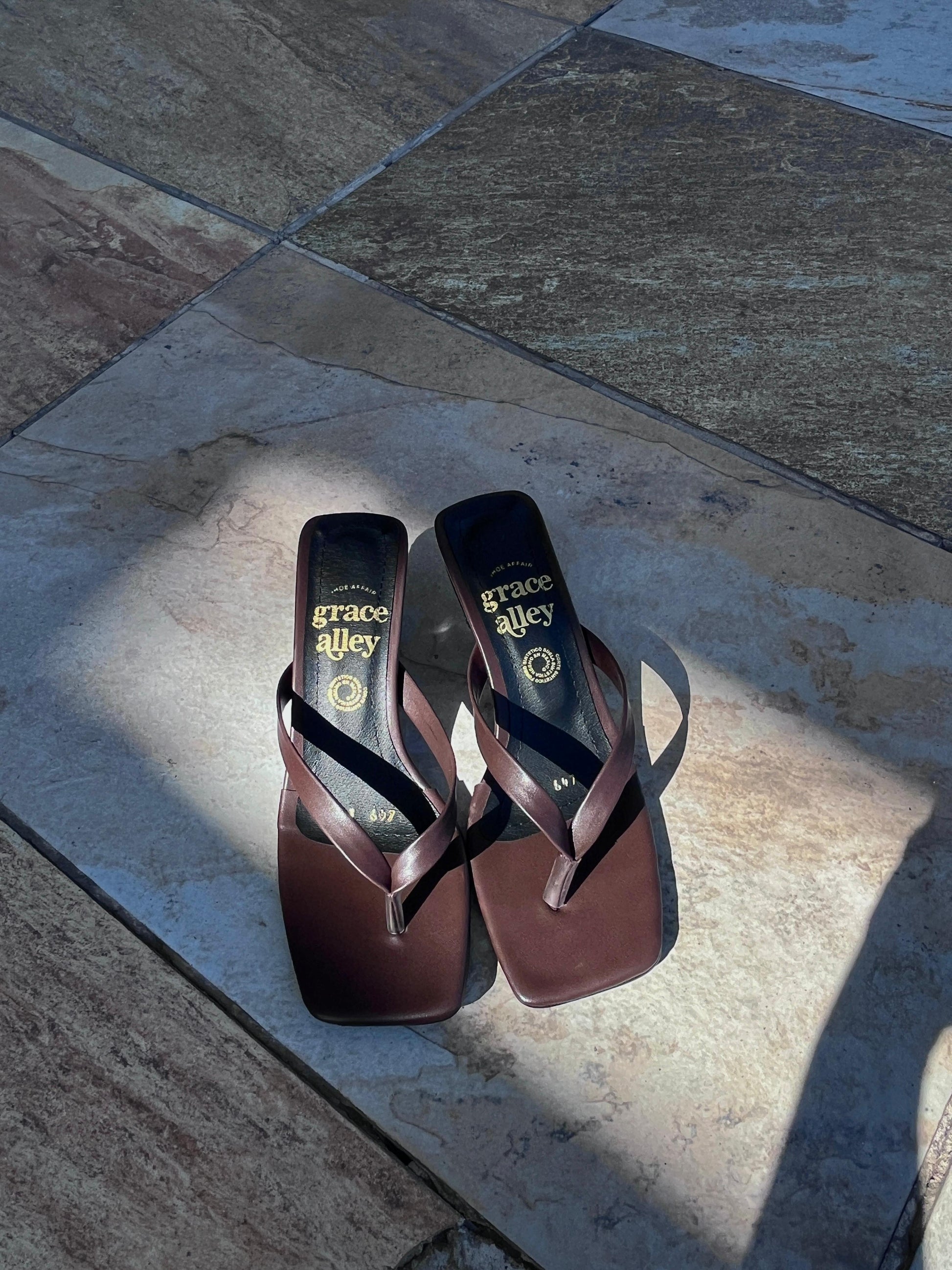 Zapatilla tacón bajo 647