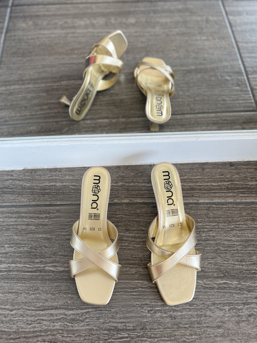 Zapatilla tira cruzada 820