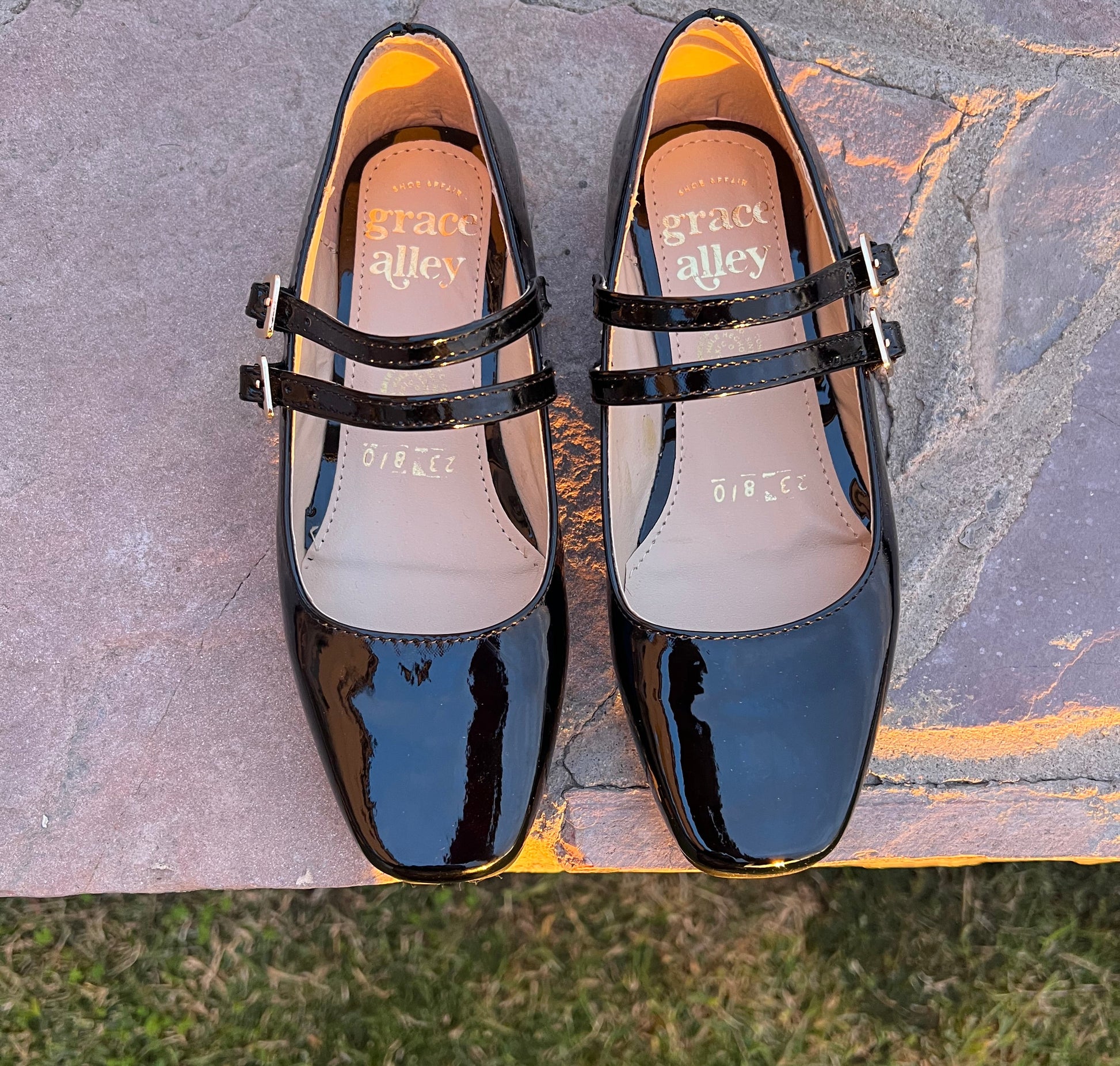 Flats de charol con correas 810