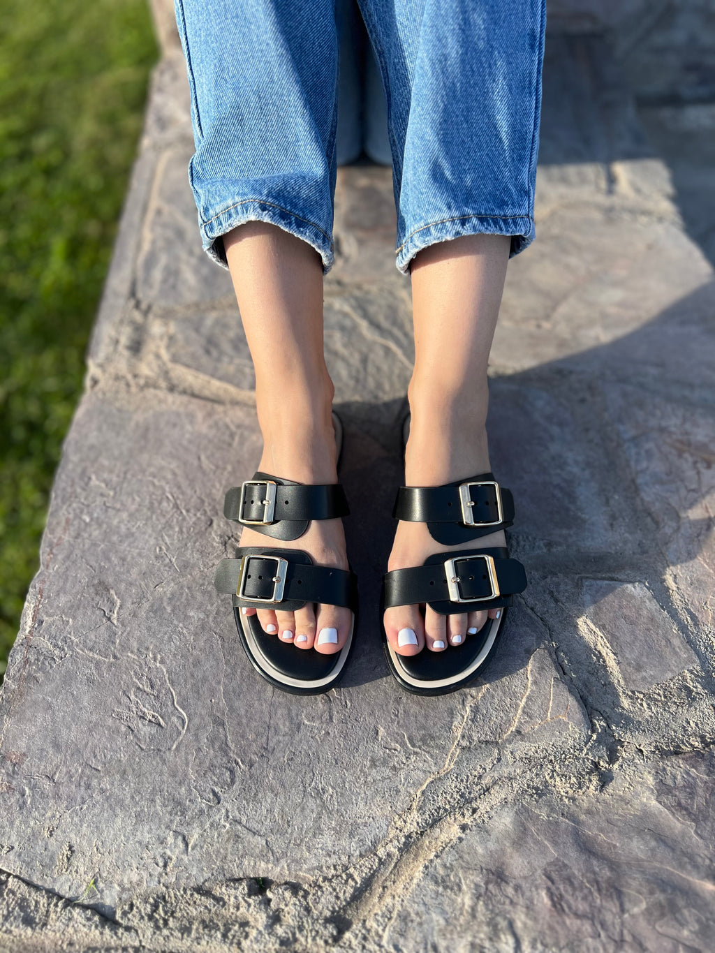 Sandalia con hebillas 200