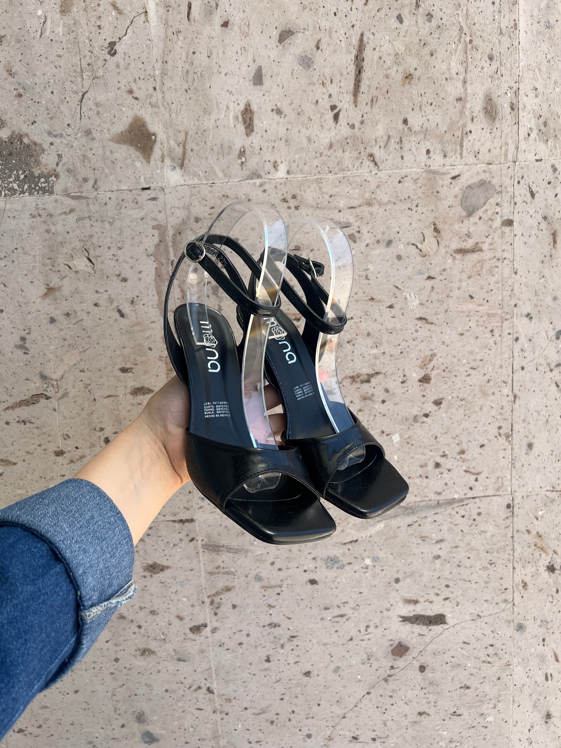 Zapatilla con pulsera 252073