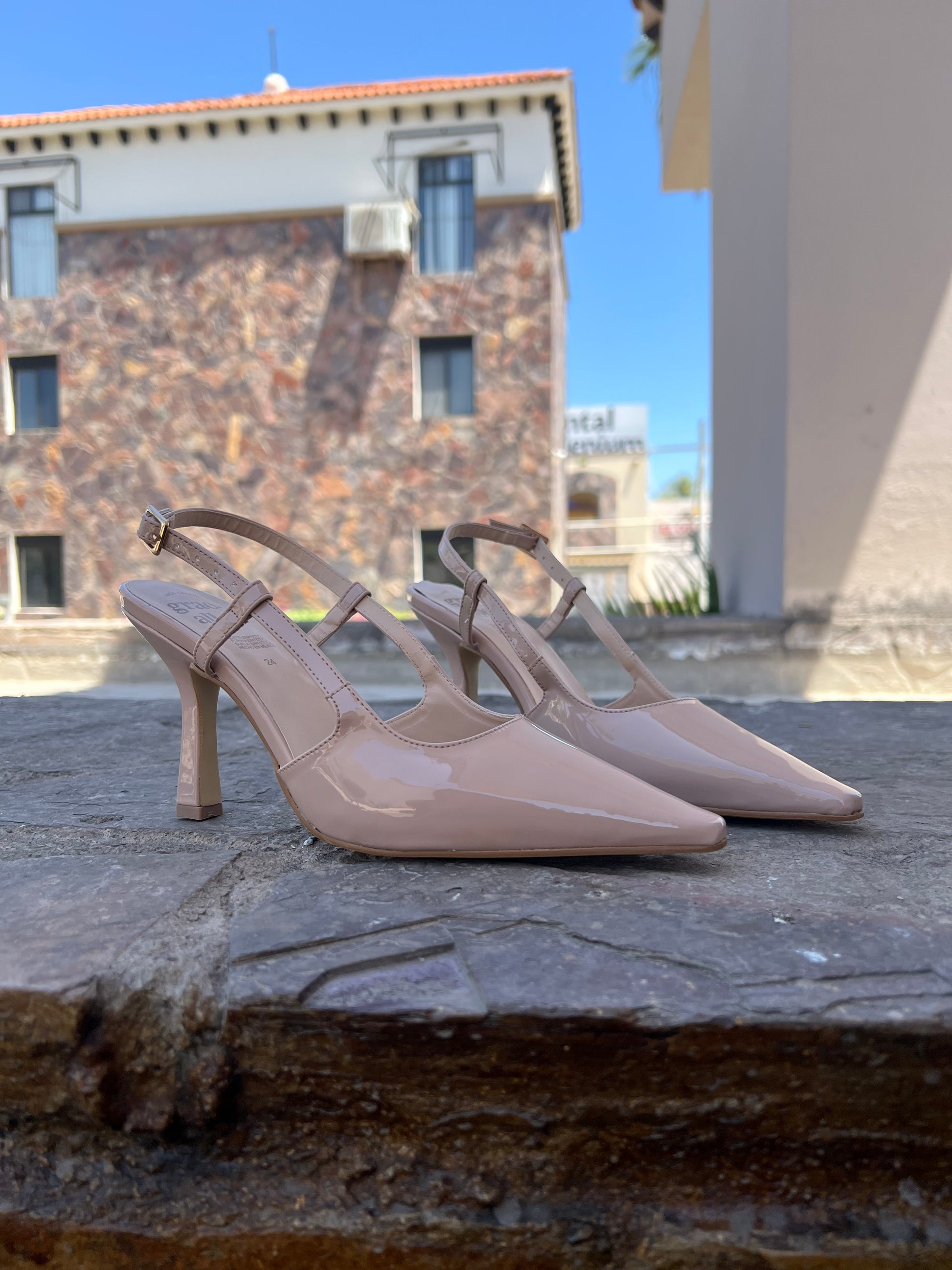 Zapatilla de charol 132