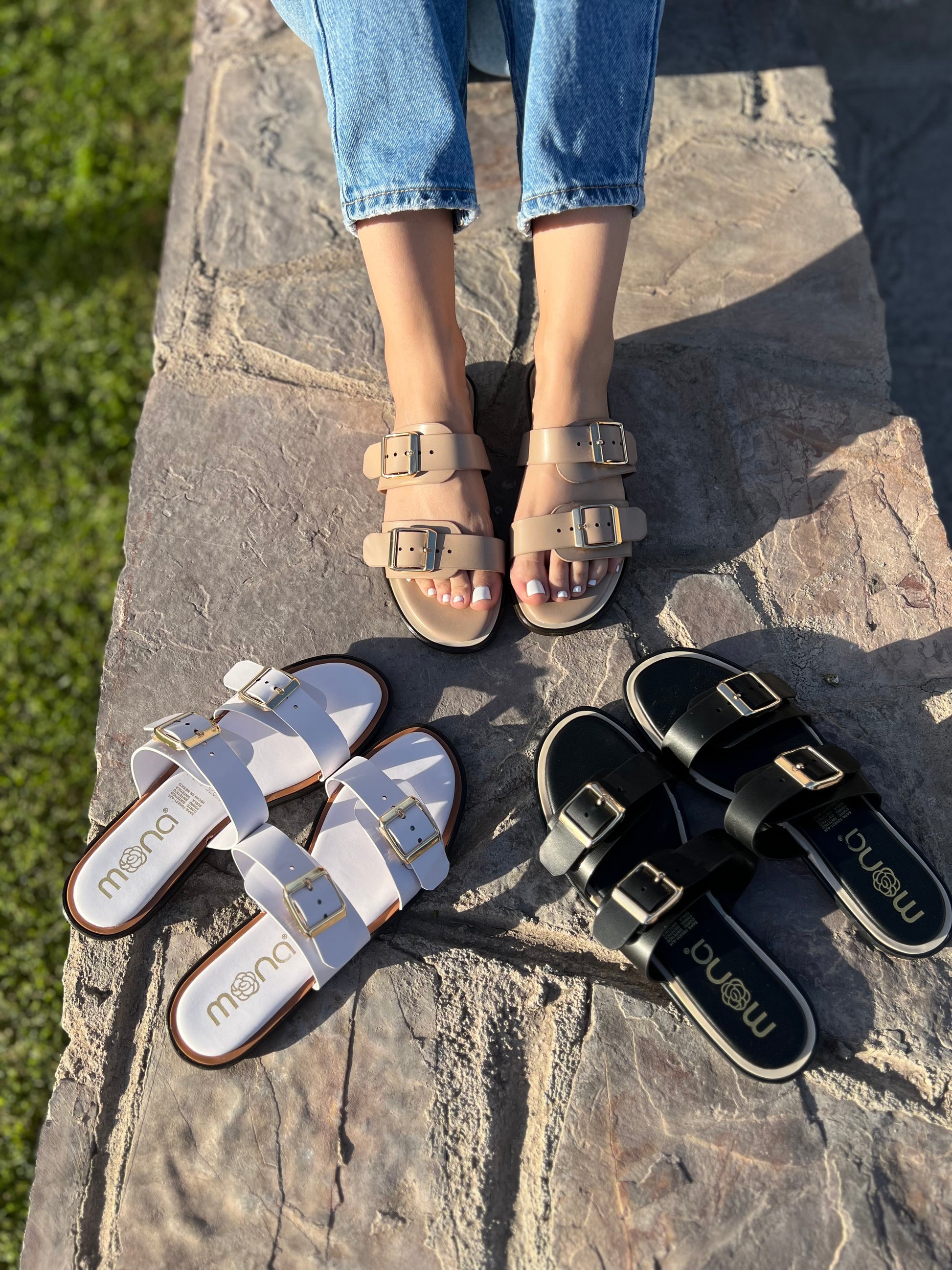 Sandalia con hebillas 200