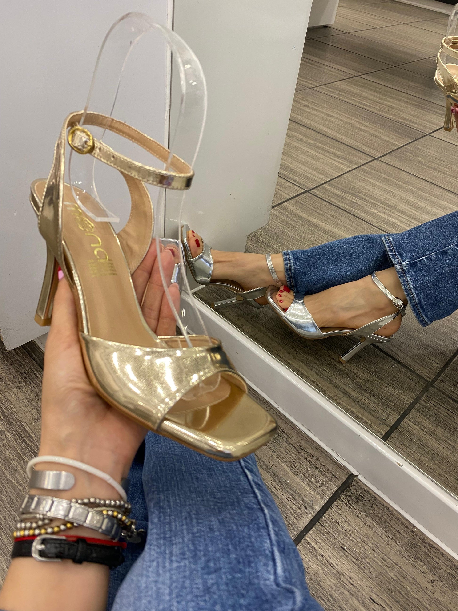 Zapatilla con pulsera 252073