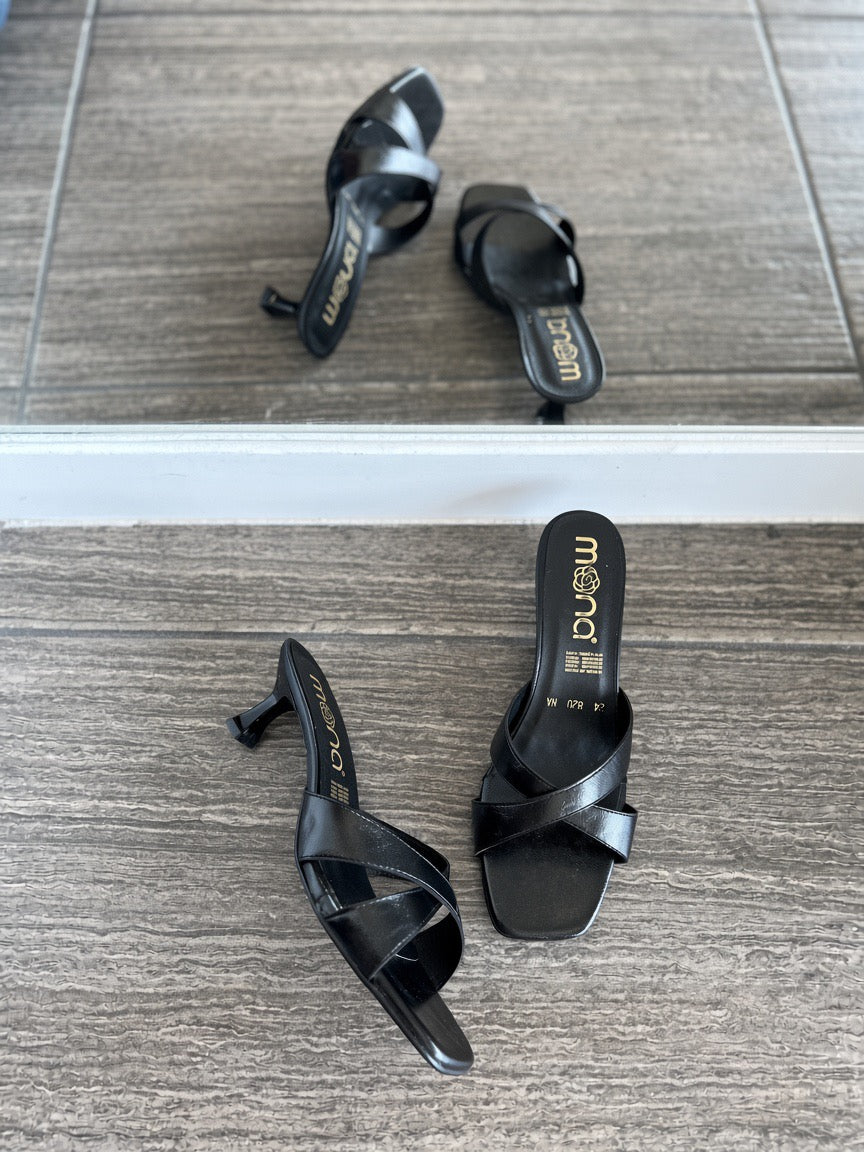 Zapatilla tira cruzada 820