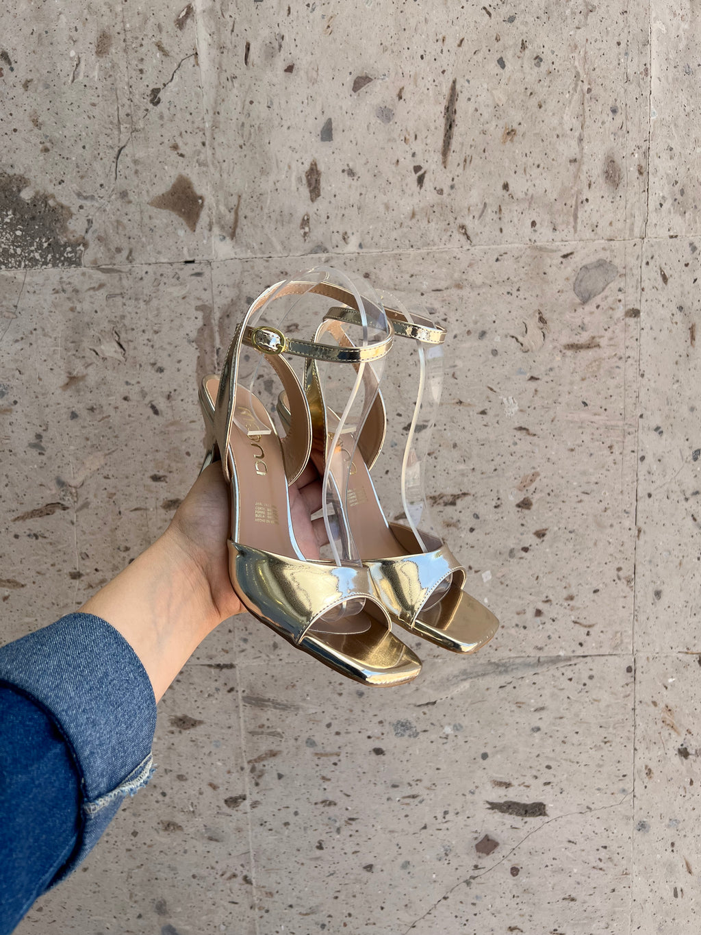 Zapatilla con pulsera 252073