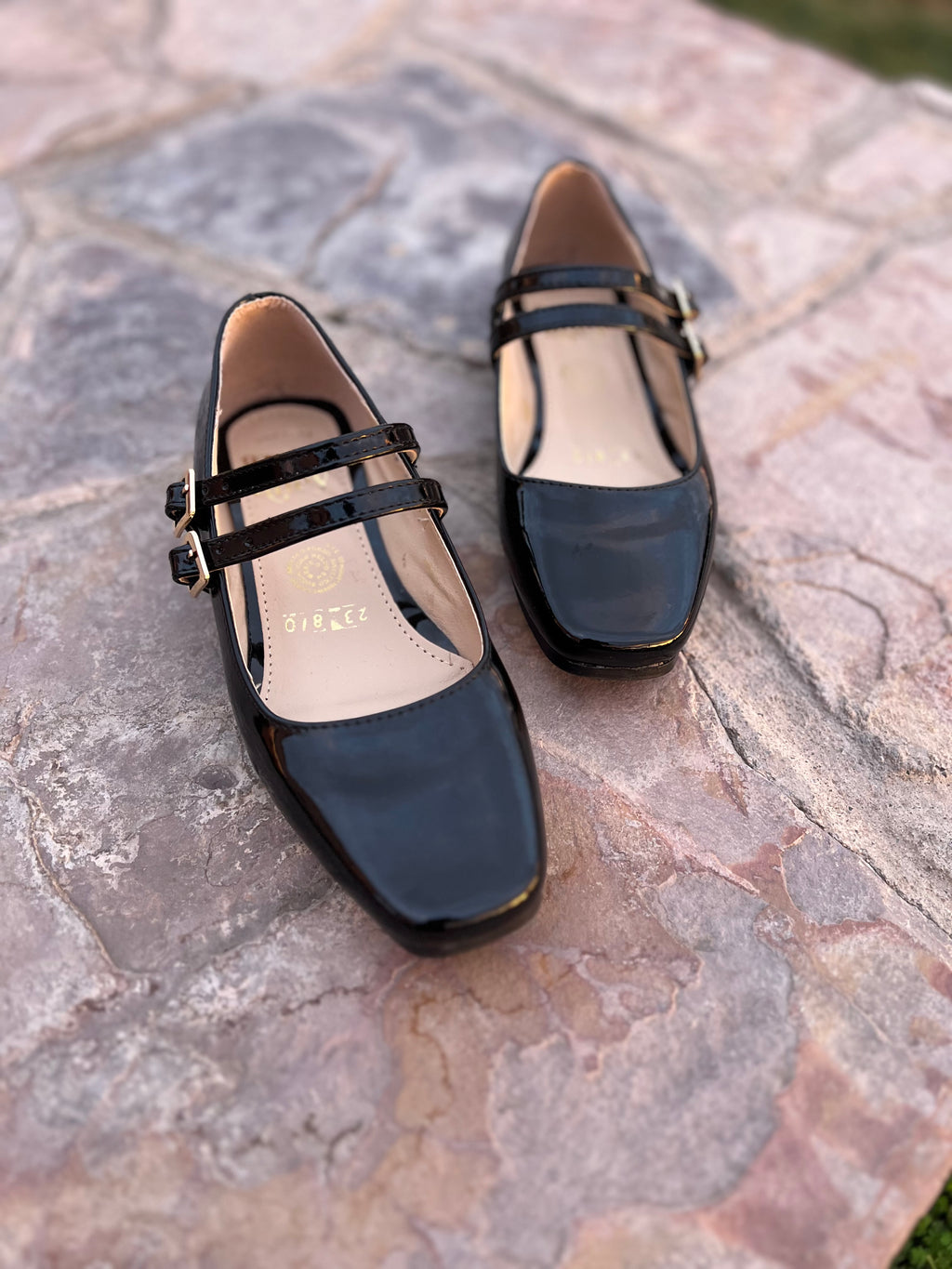 Flats de charol con correas 810