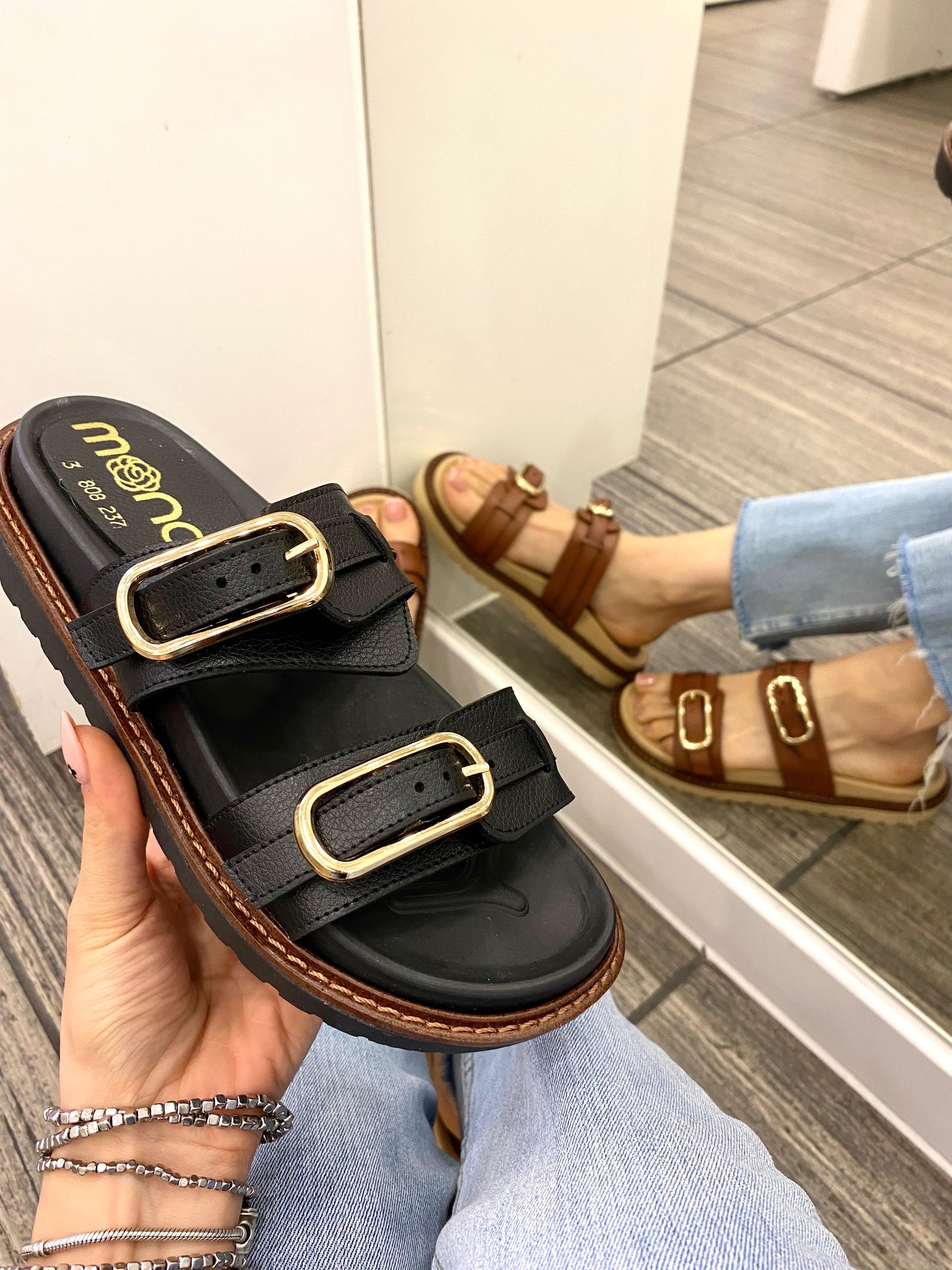 Sandalia de hebillas 808