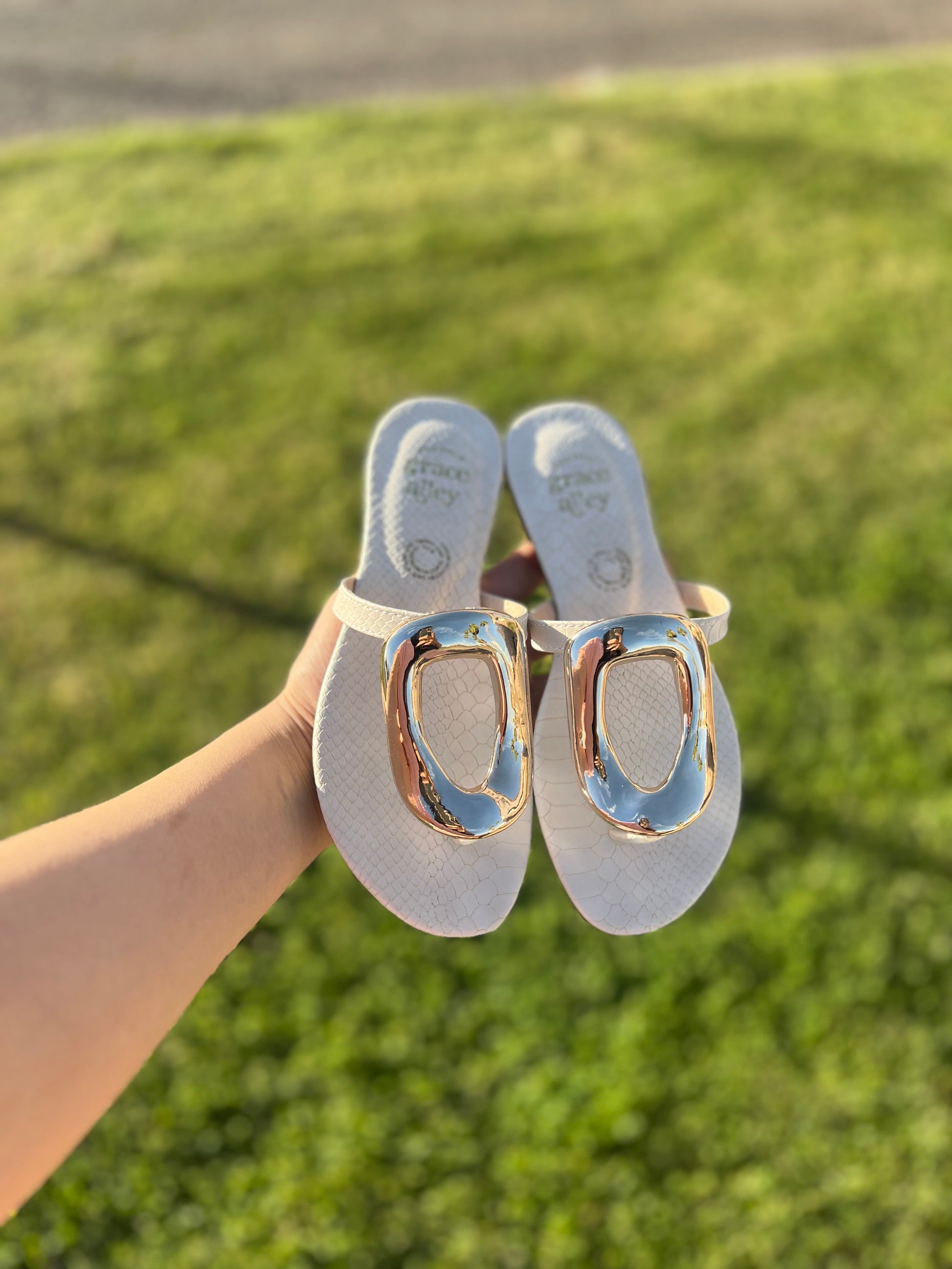 Sandalia con dorado 119