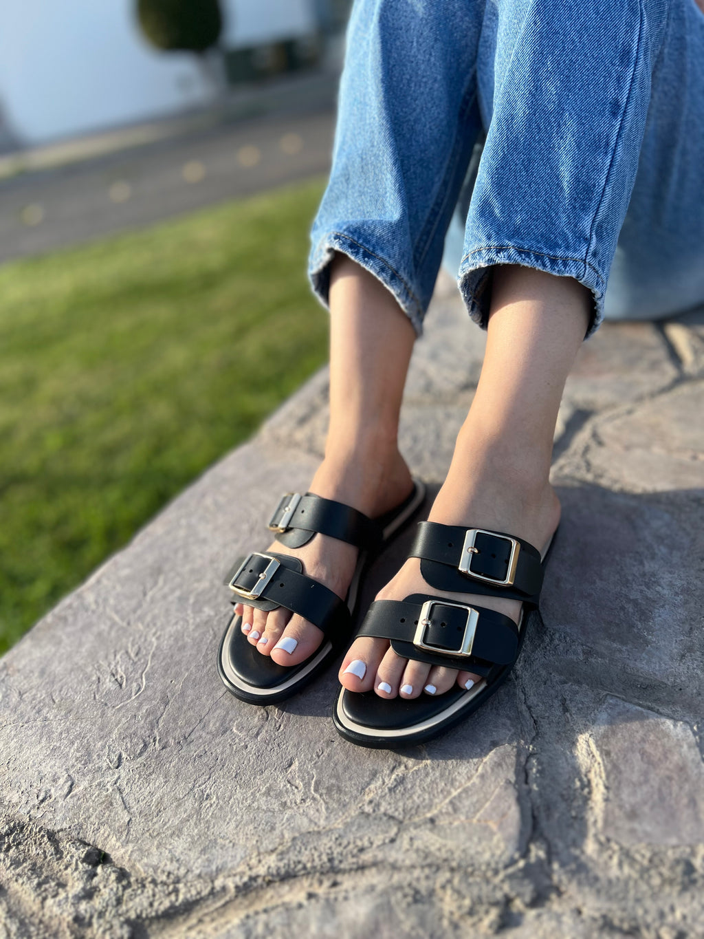 Sandalia con hebillas 200