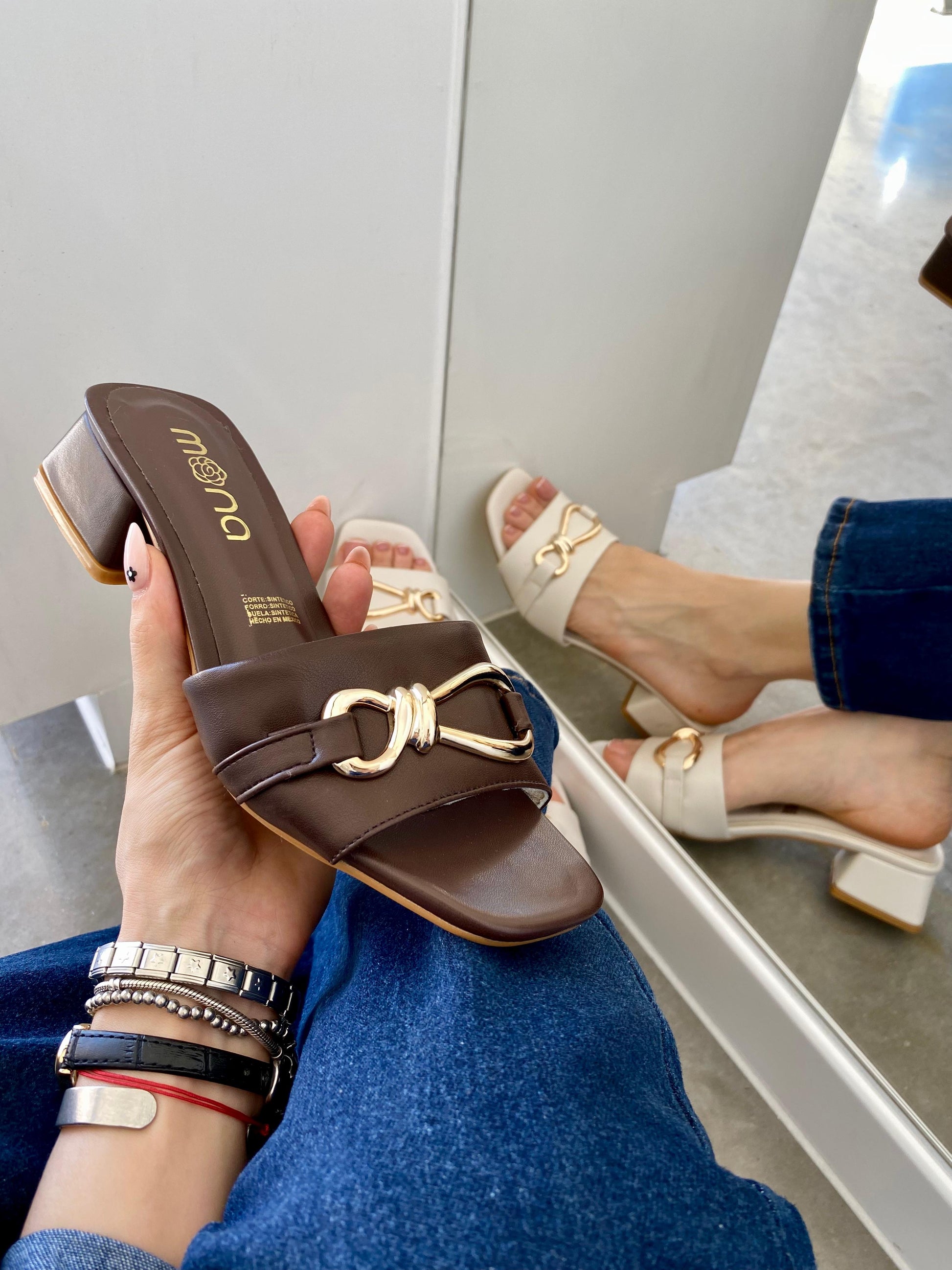 Sandalia tacón bajo 252072