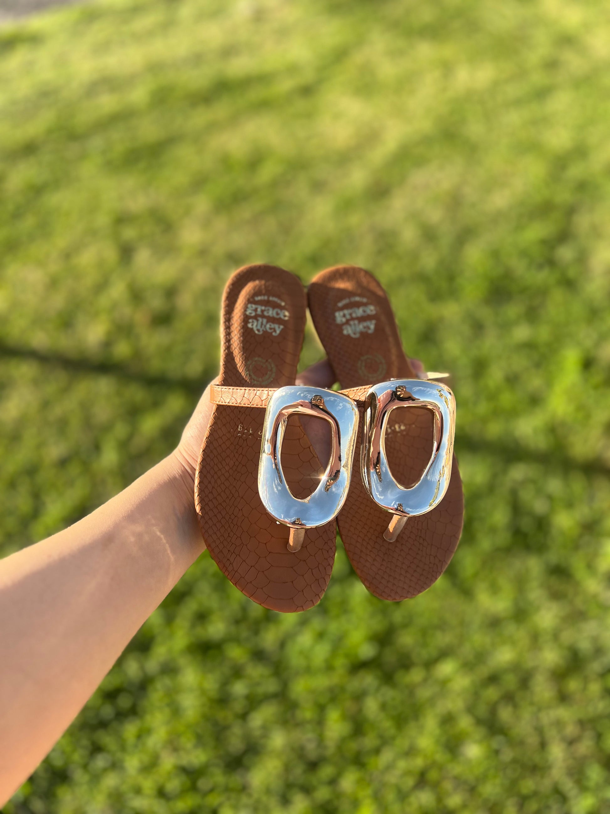 Sandalia con dorado 119