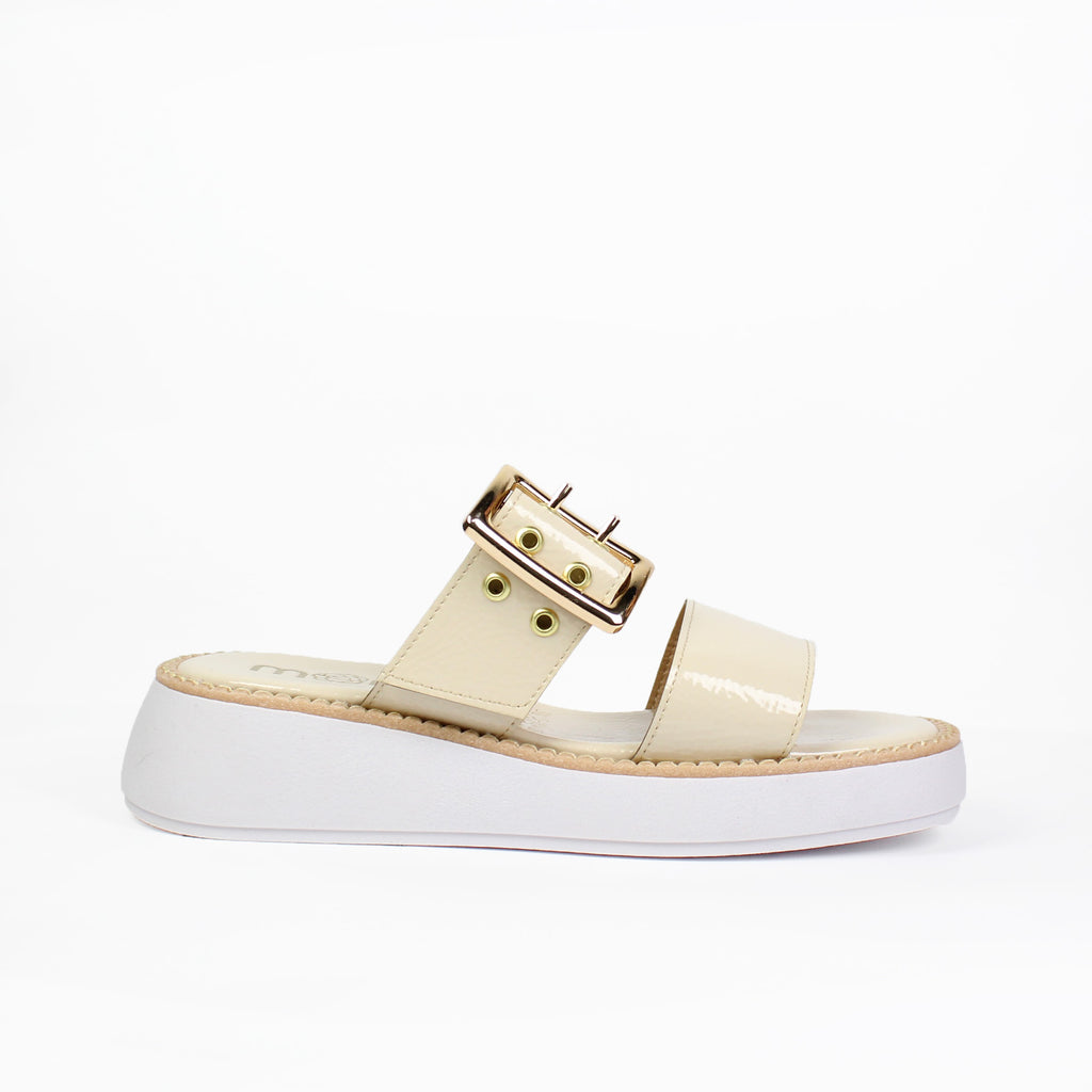 Sandalia con suela alta 5-104