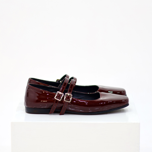 Flats de charol con correas 810