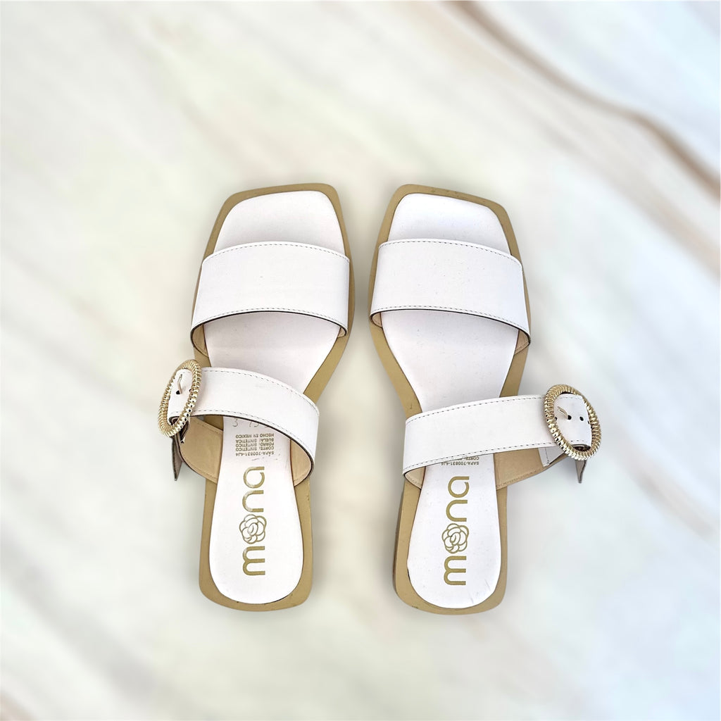 Sandalia con hebilla circular 75