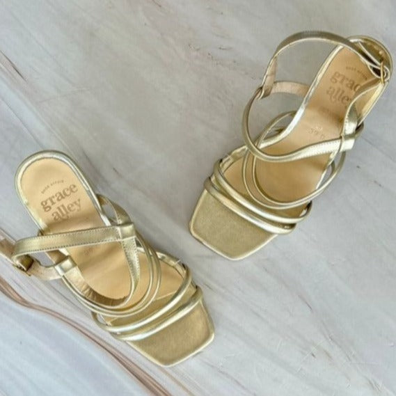 Zapatilla de Tacón Ancho y Tiras 390