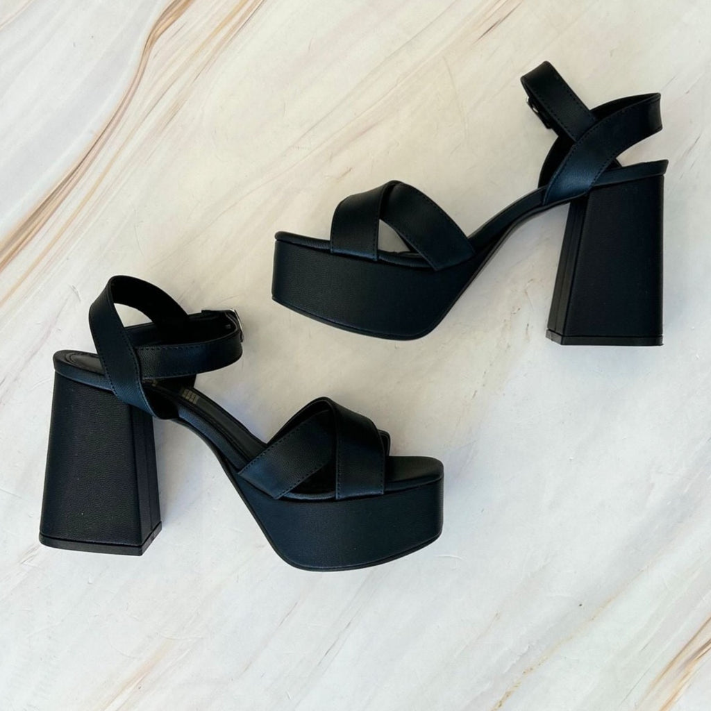 Zapatilla de diseño Liso con Tiras 5201