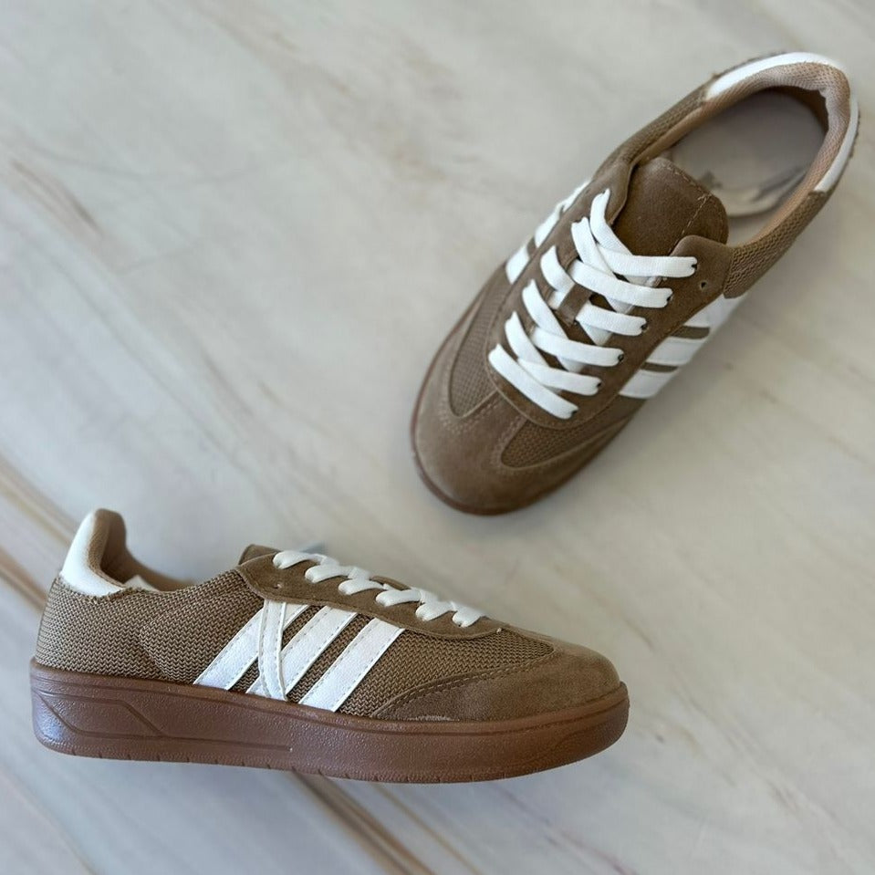 Tenis de Rayas 2430