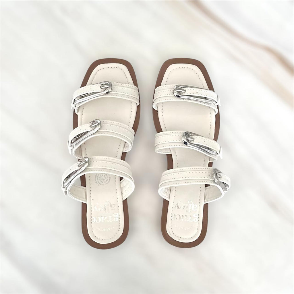 Sandalia de tres hebillas 3441