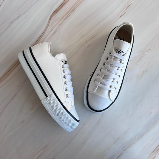 Tenis tipo piel con cordones 880