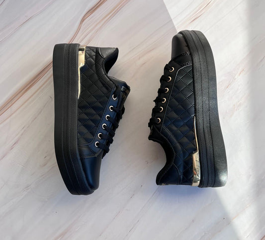 Tenis con detalles dorados SS015