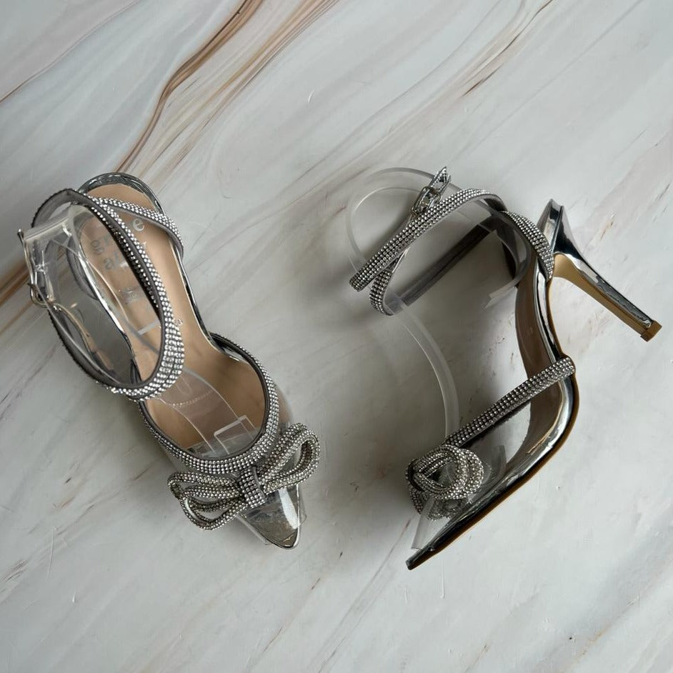 Zapatilla con moño y piedras 1710