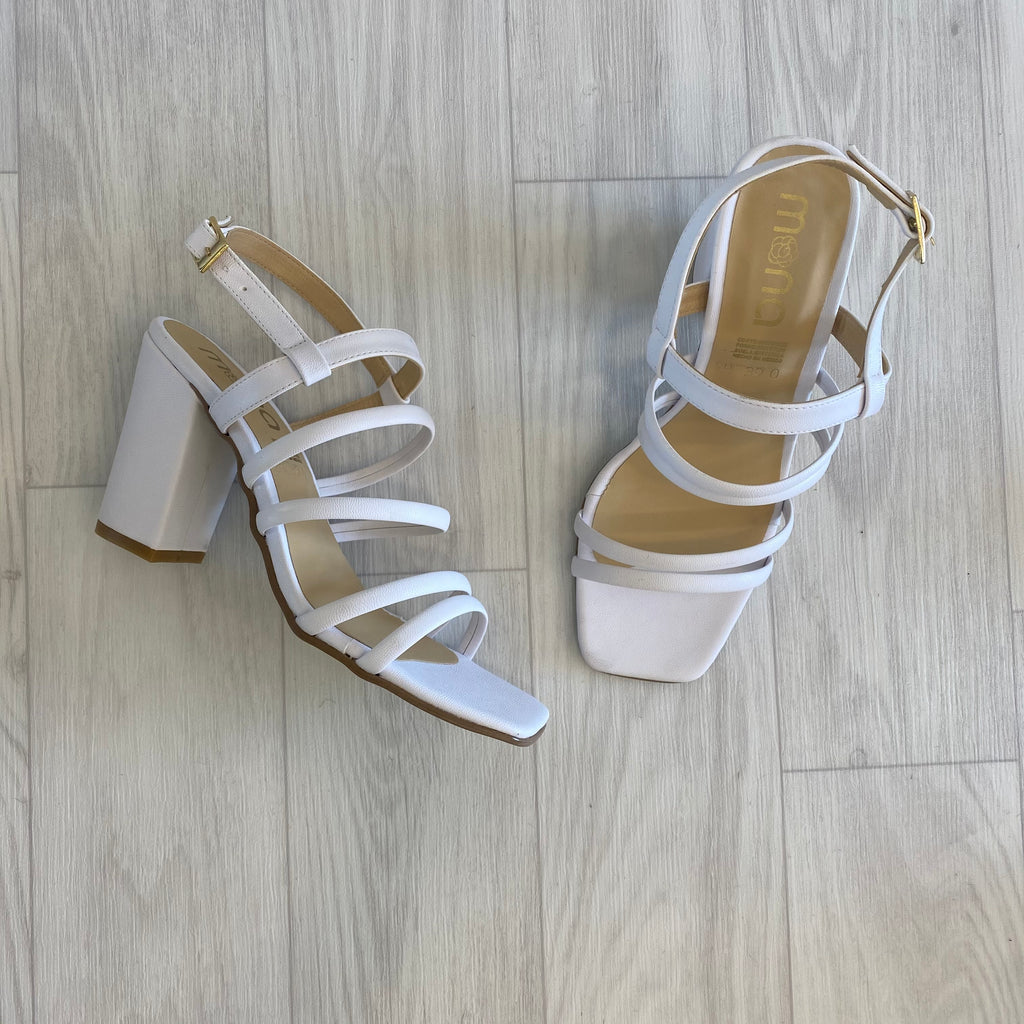 Zapatilla de Tacón Ancho y Tiras 390